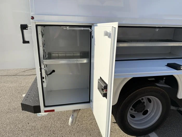 2027 Ford F-550 — photo 19