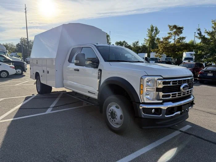2027 Ford F-550 — photo 4