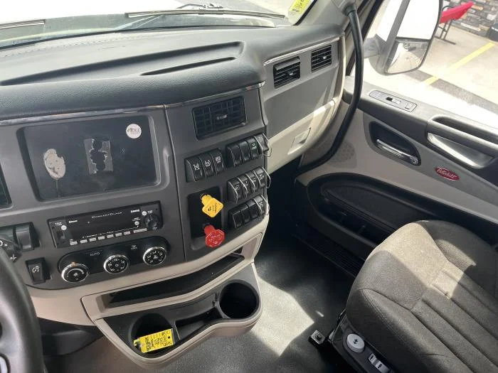 2022 Peterbilt 579 — photo 15