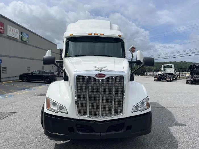 2022 Peterbilt 579 — photo 3