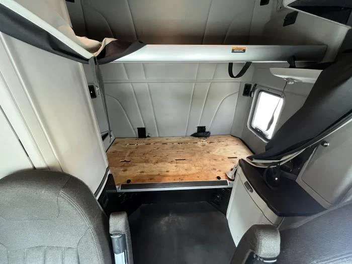 2022 Peterbilt 579 — photo 16