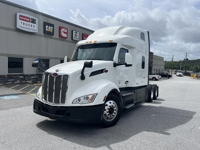 2022 Peterbilt 579 — photo 2