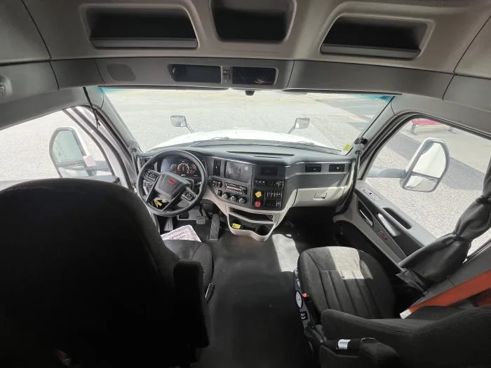 2022 Peterbilt 579 — photo 18