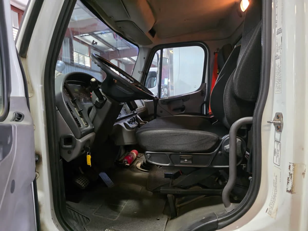 2015 Freightliner M2 106 in Kapolei, HI — photo 7