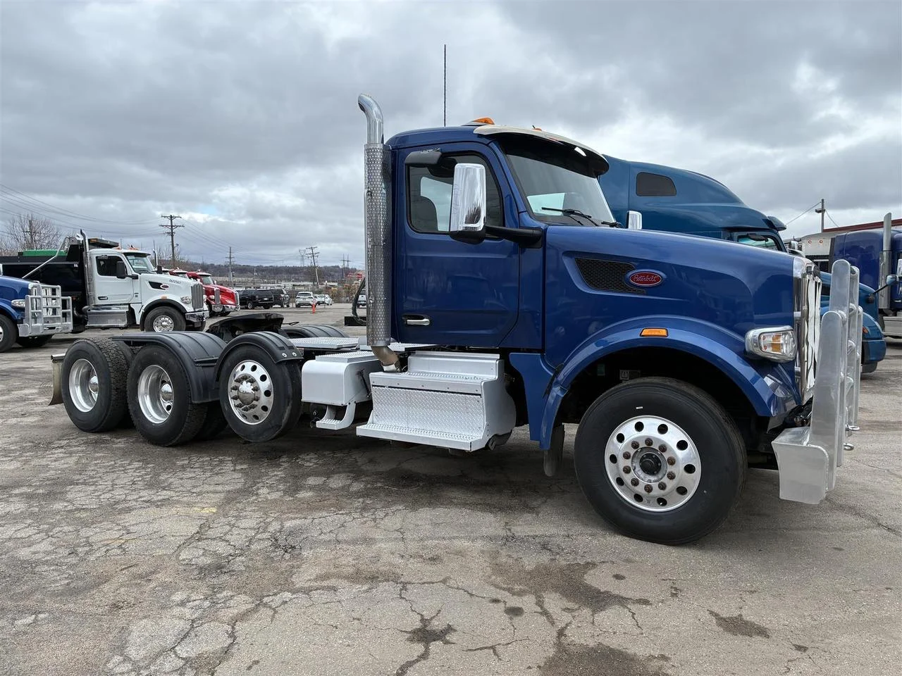 2023 Peterbilt 567 - image 3