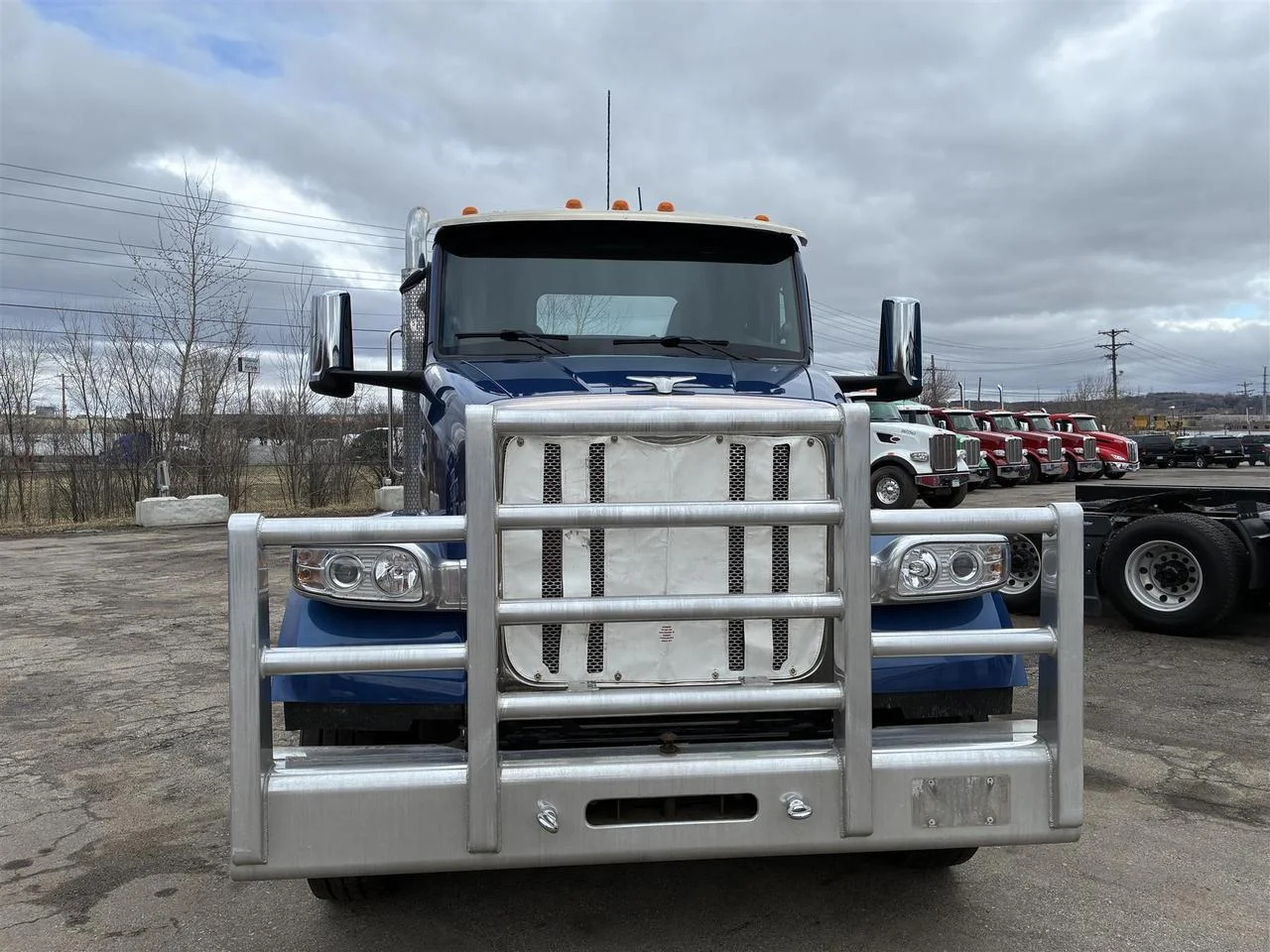 2023 Peterbilt 567 in Rochester, MN — photo 2
