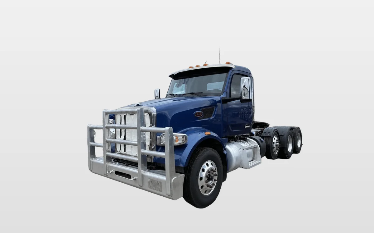 2023 Peterbilt 567 - image 1