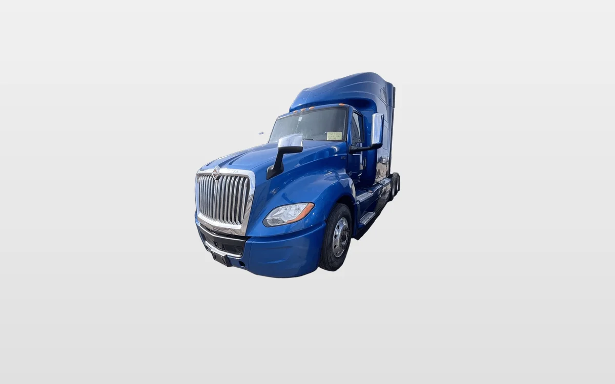 2022 International LT - image 1