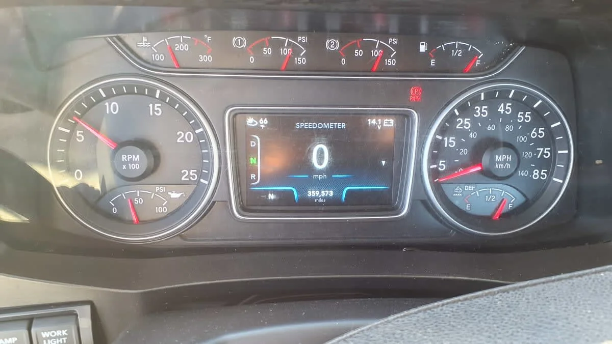 2020 International LT - image 10