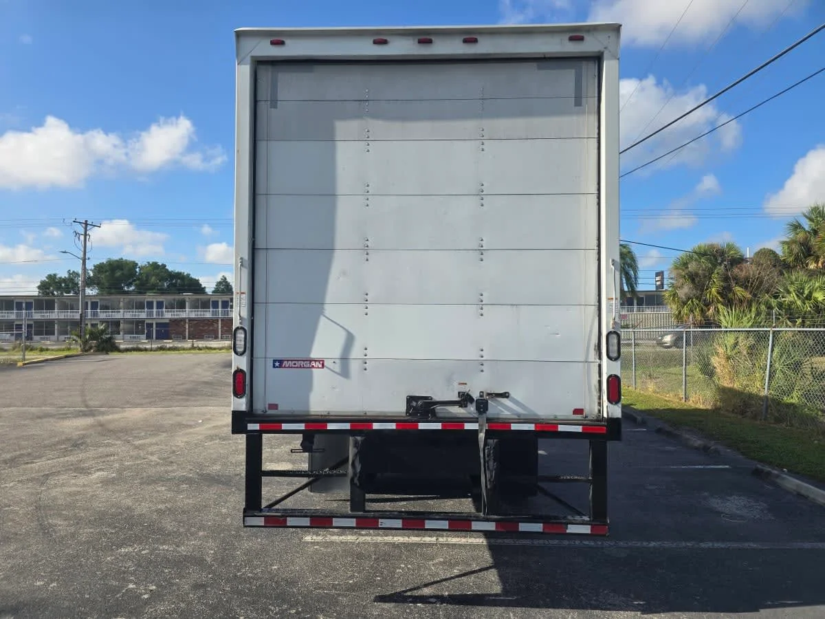 2016 Freightliner M2 106 in Tampa, FL — photo 5