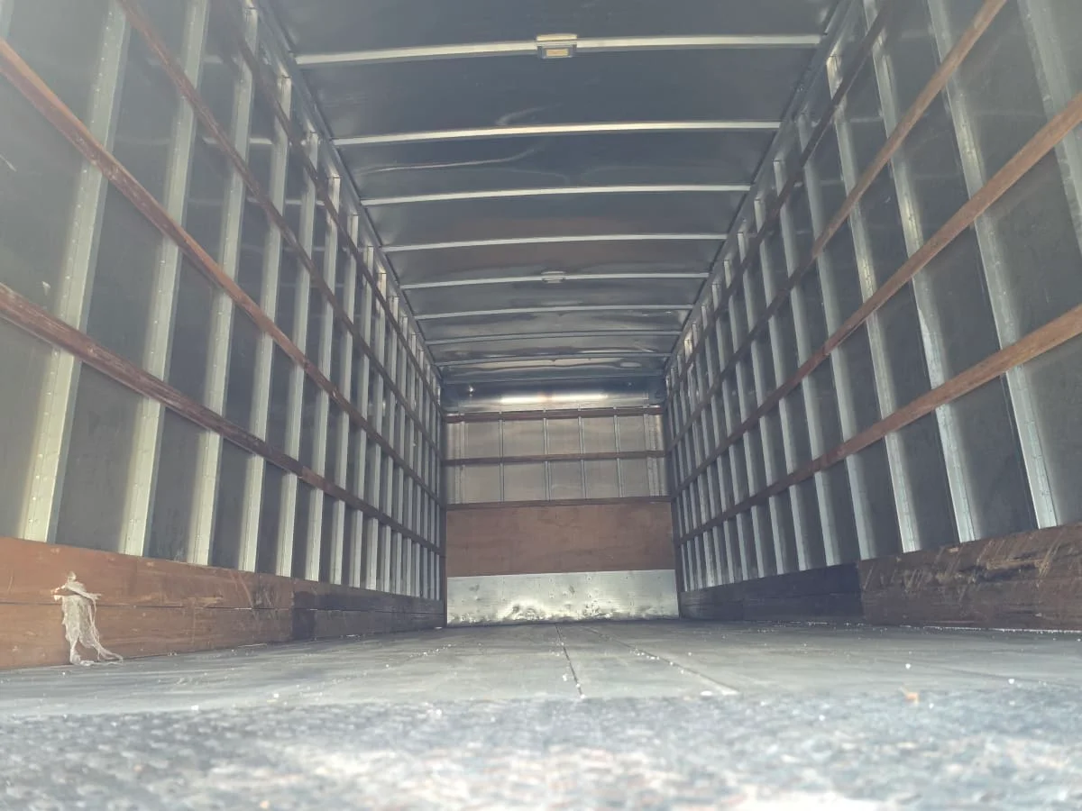 2016 Freightliner M2 106 in Tampa, FL — photo 8