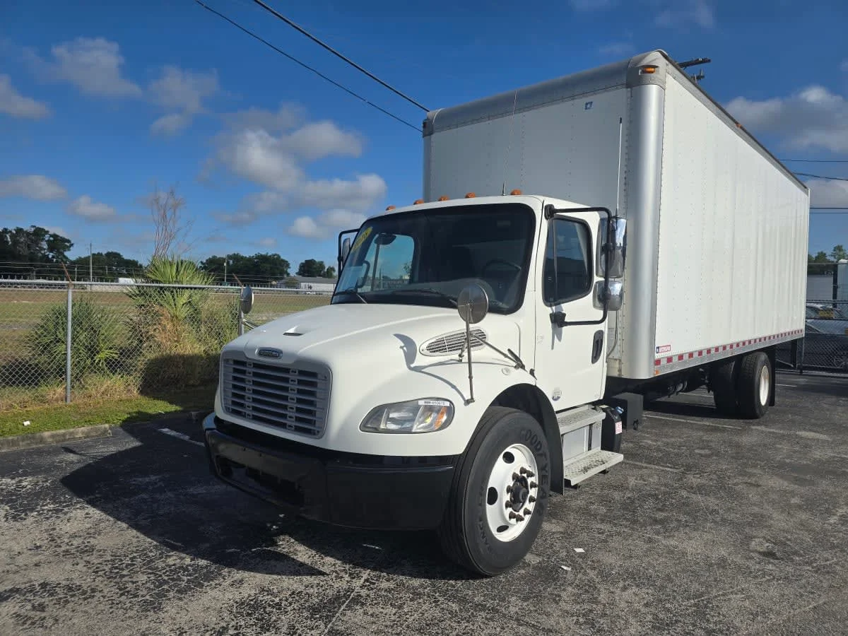 2016 Freightliner M2 106 in Tampa, FL — photo 3