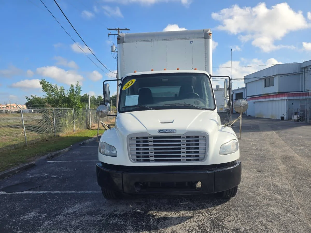 2016 Freightliner M2 106 in Tampa, FL — photo 2