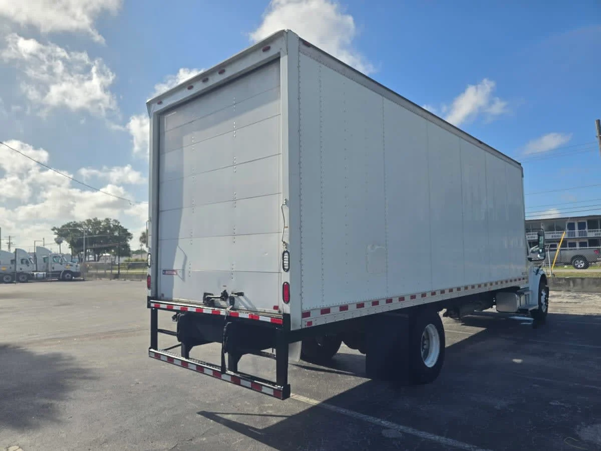 2016 Freightliner M2 106 in Tampa, FL — photo 6