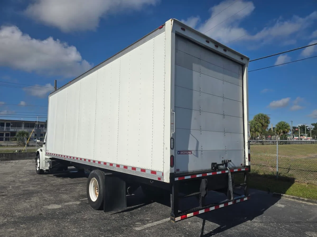 2016 Freightliner M2 106 in Tampa, FL — photo 4