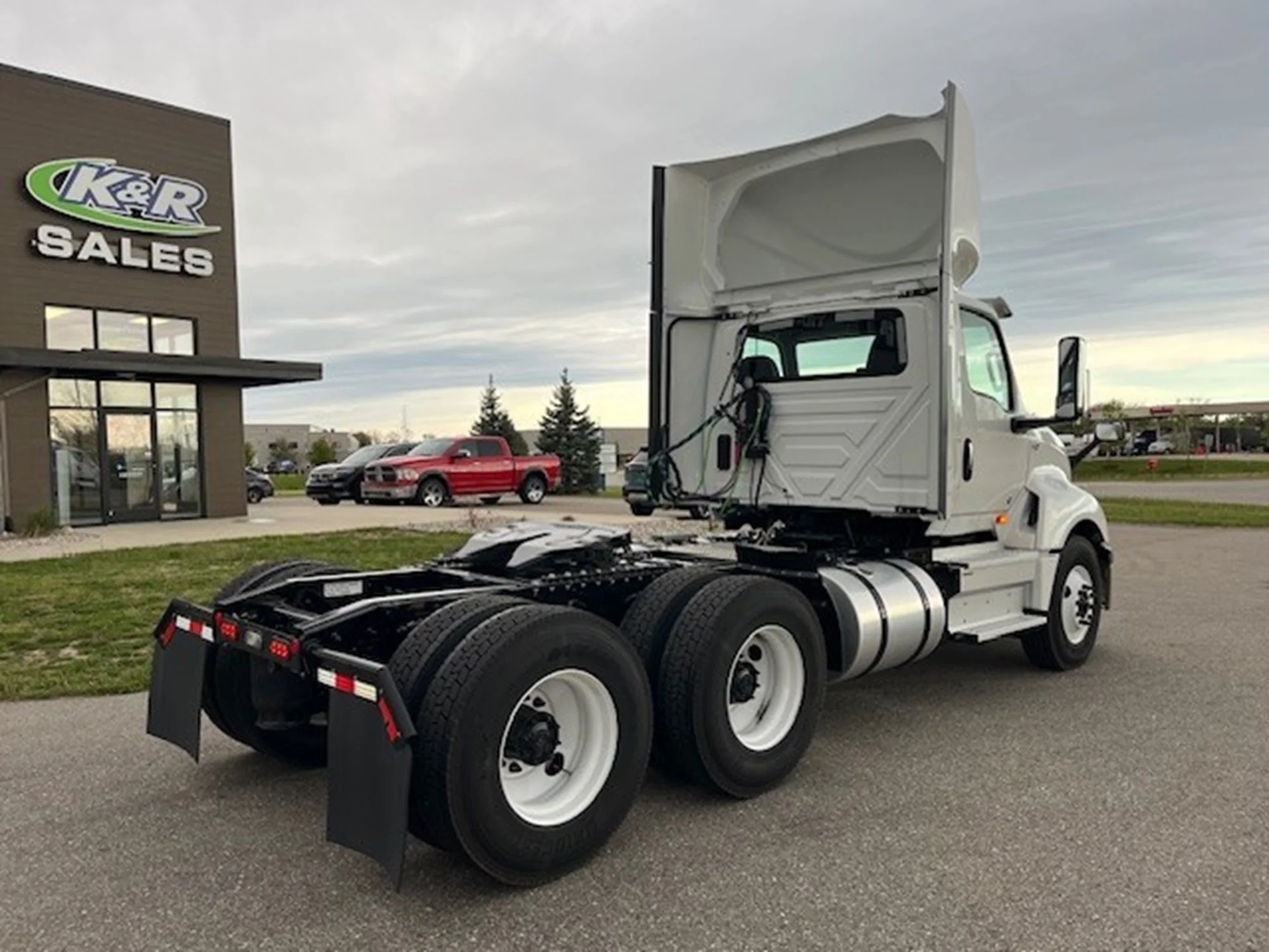 2025 International LT in MI — photo 18