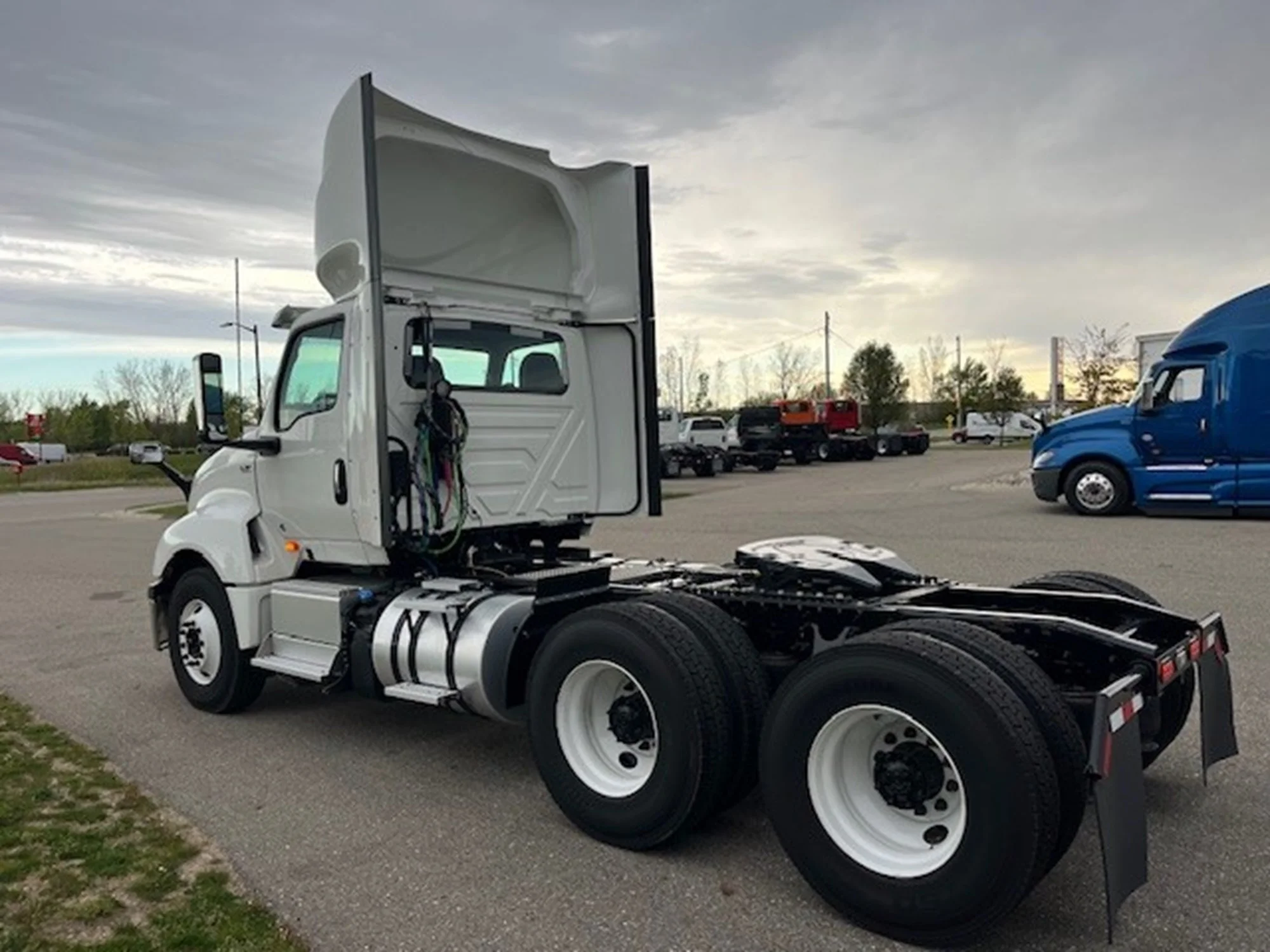 2025 International LT in MI — photo 16