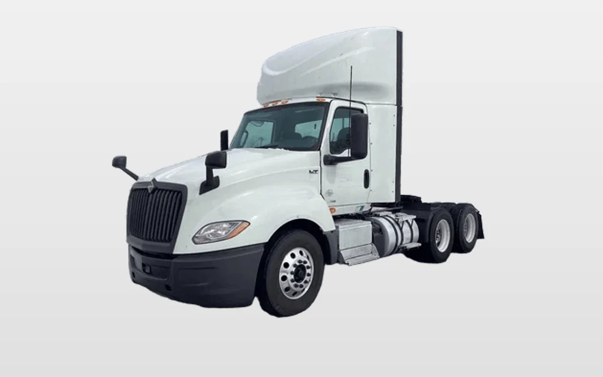 2020 International LT - image 1