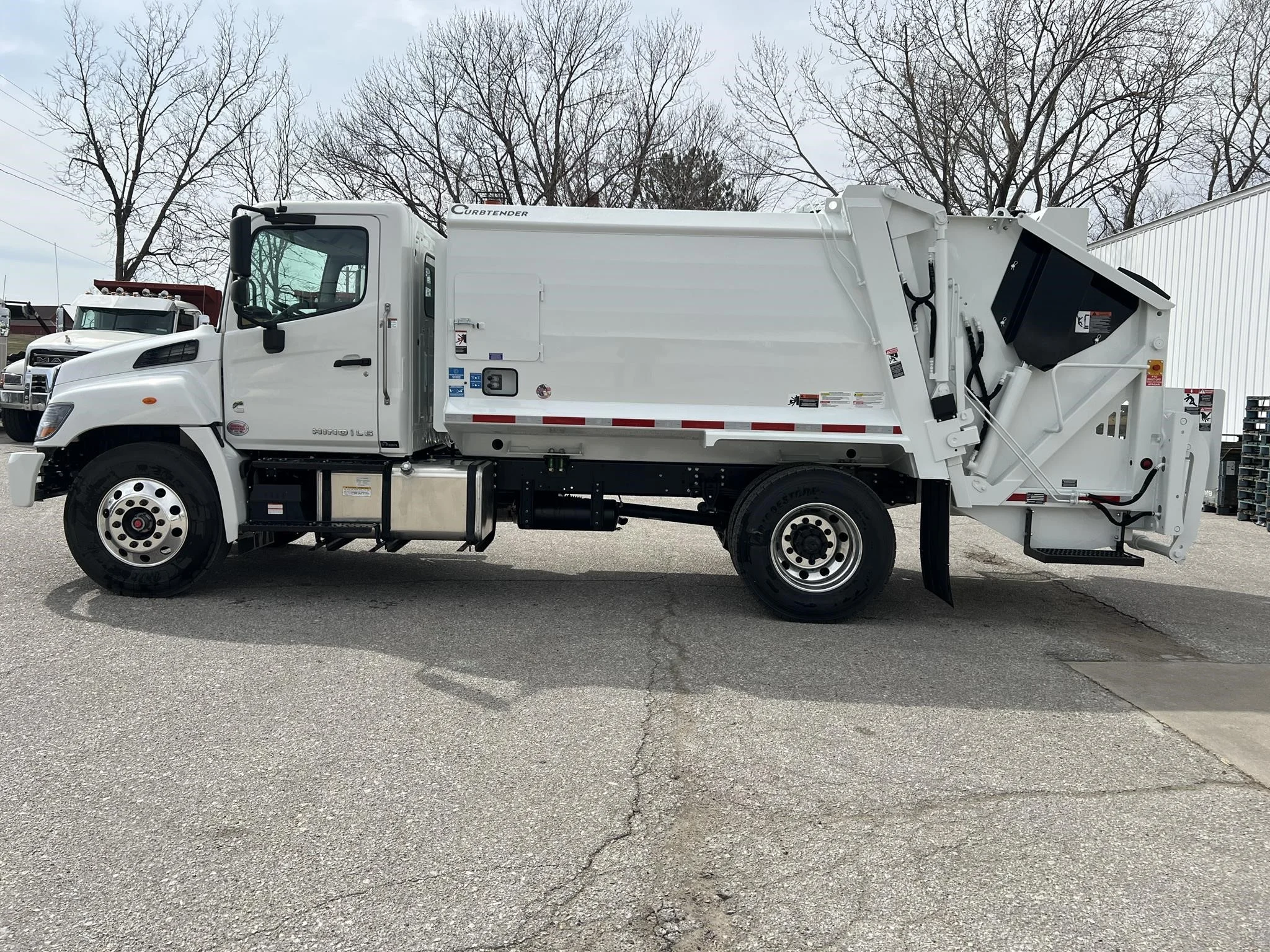 2026 Hino L7 - image 2