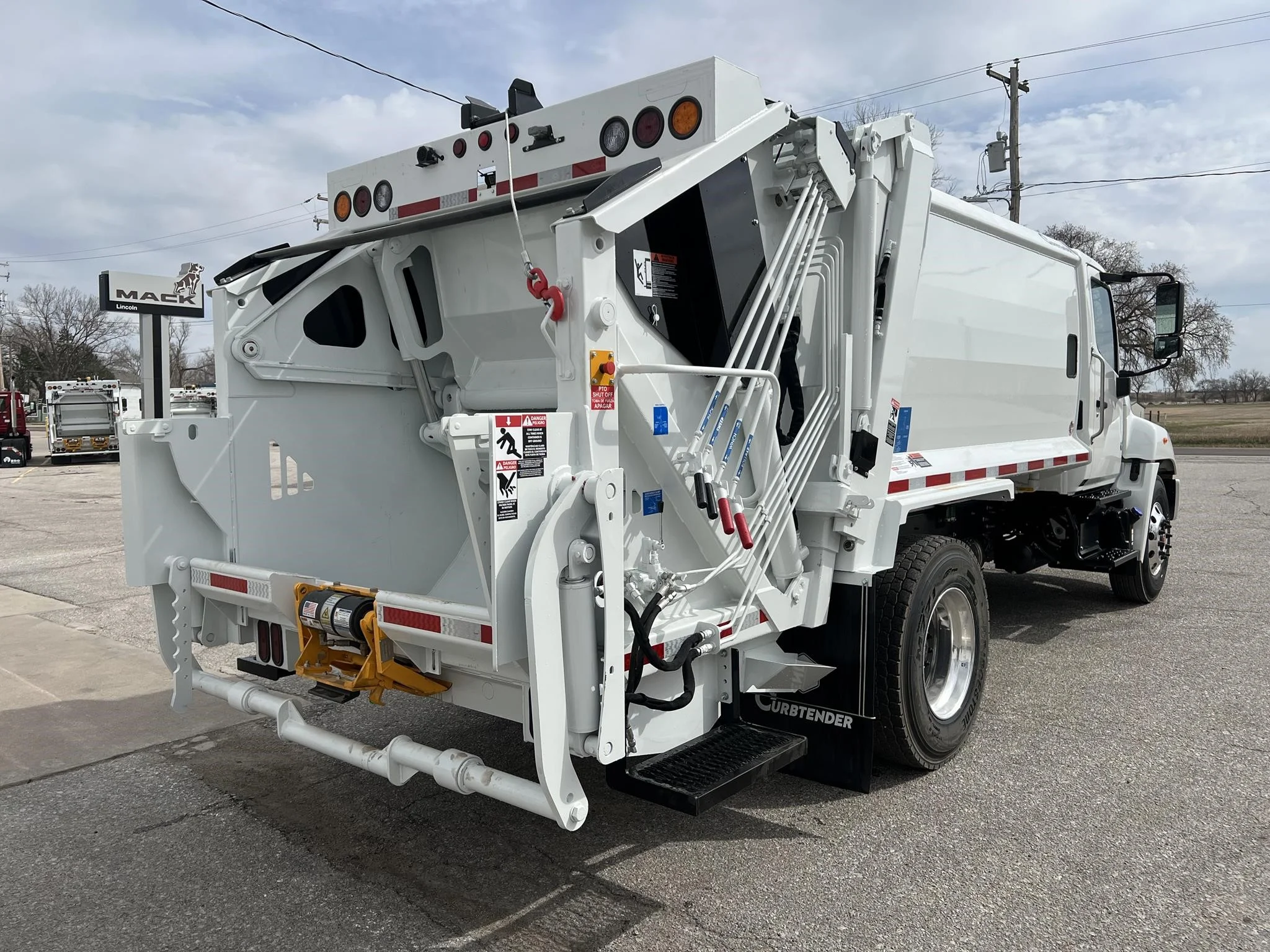 2026 Hino L7 — photo 5