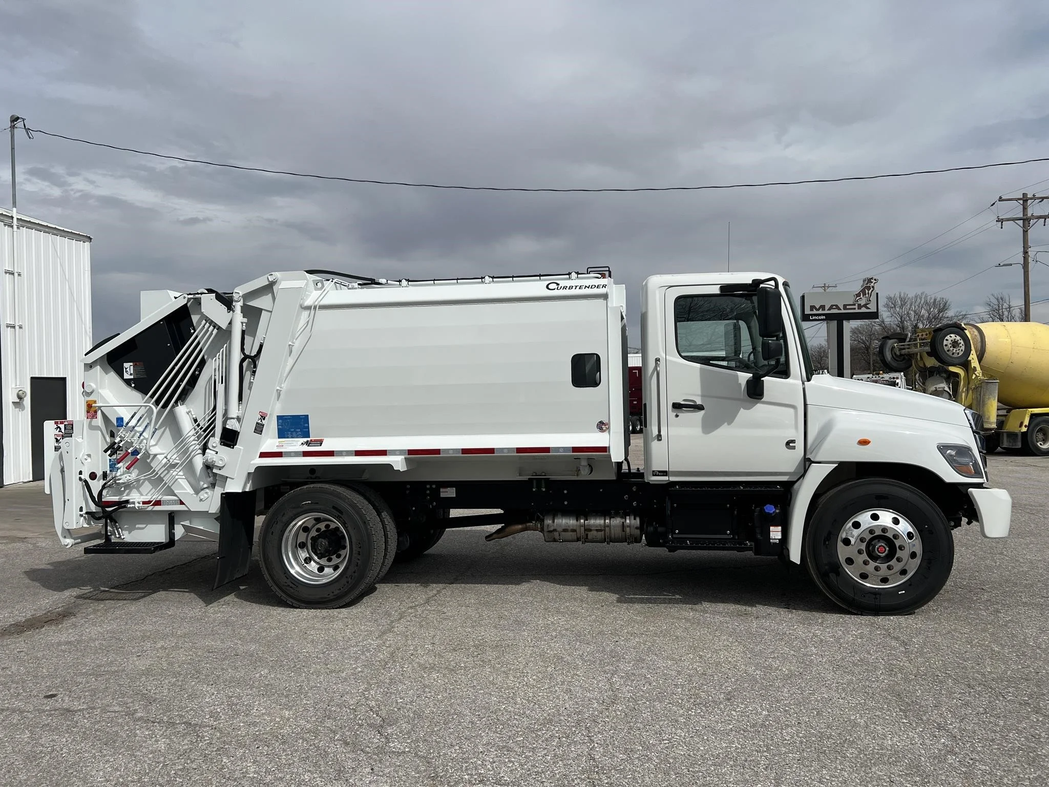 2026 Hino L7 — photo 6
