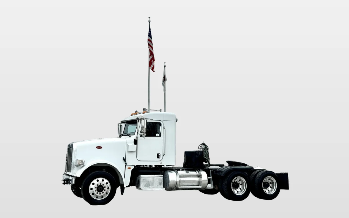 2015 Peterbilt - image 1