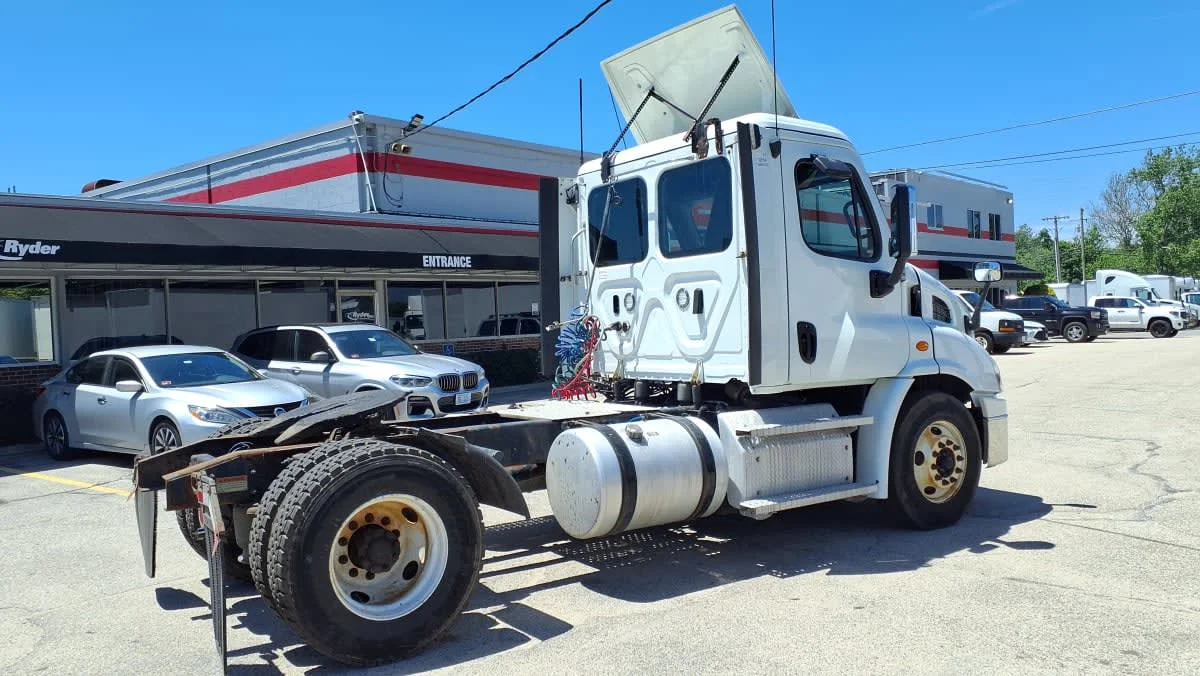 2020 Freightliner Cascadia in Warwick, RI — photo 4