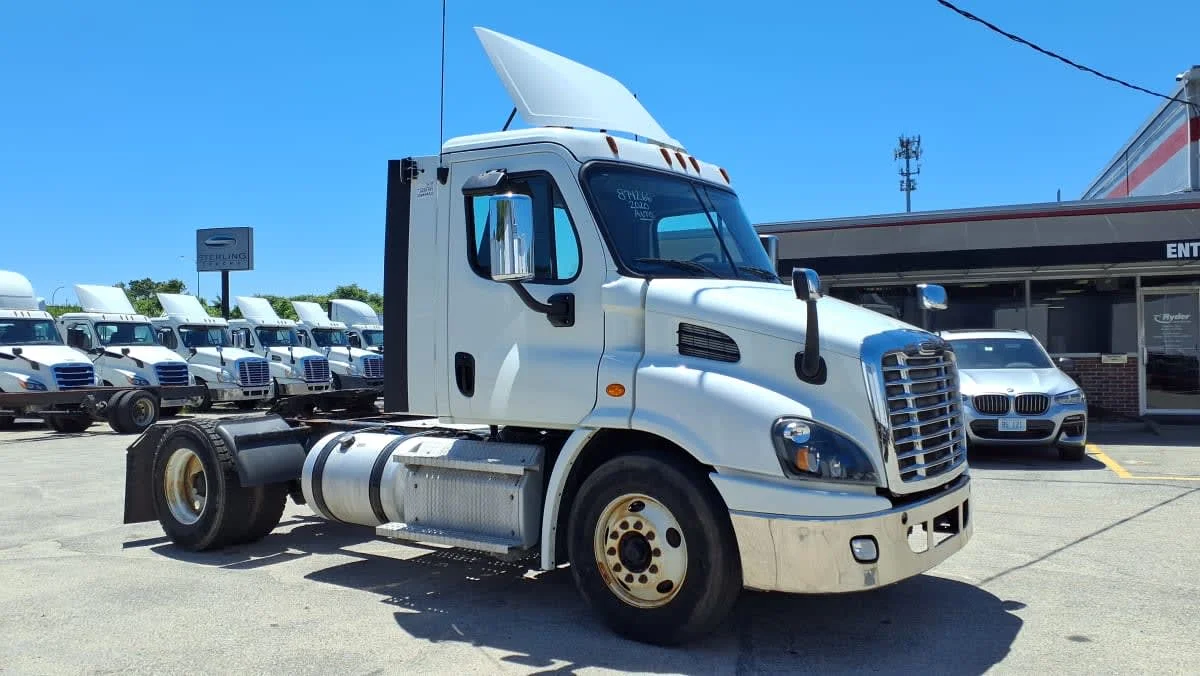 2020 Freightliner Cascadia in Warwick, RI — photo 3