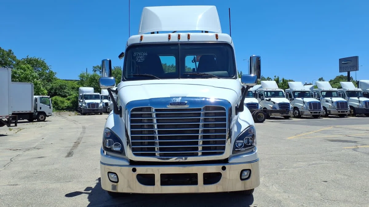 2020 Freightliner Cascadia in Warwick, RI — photo 2