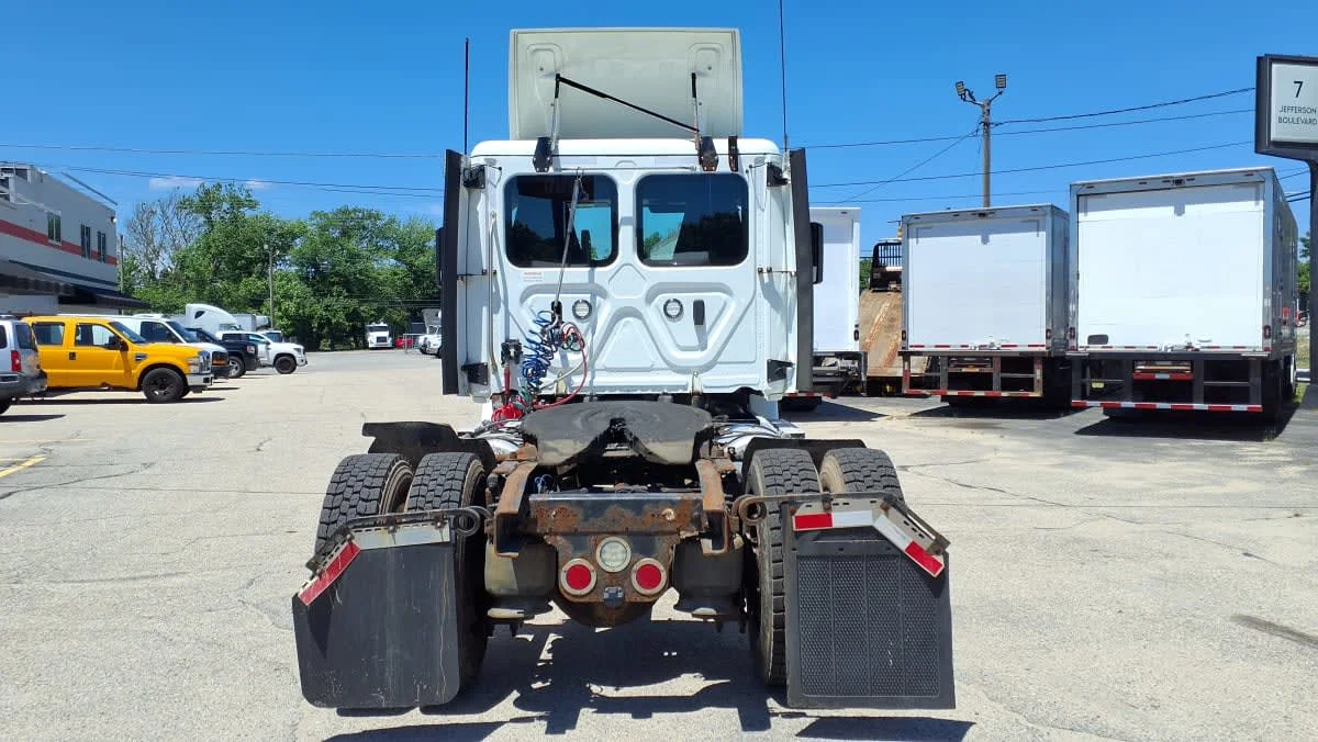 2020 Freightliner Cascadia in Warwick, RI — photo 5