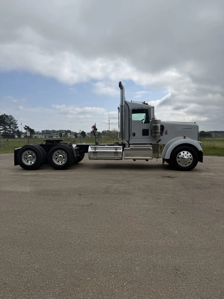 2027 Kenworth W900 in Jackson, MS — photo 5