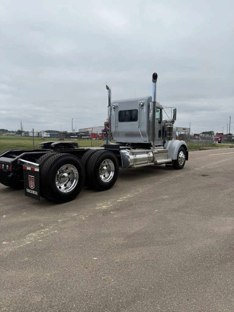 2027 Kenworth W900 in Jackson, MS — photo 8