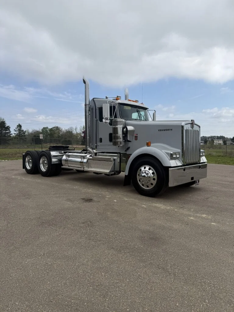 2027 Kenworth W900 in Jackson, MS — photo 4
