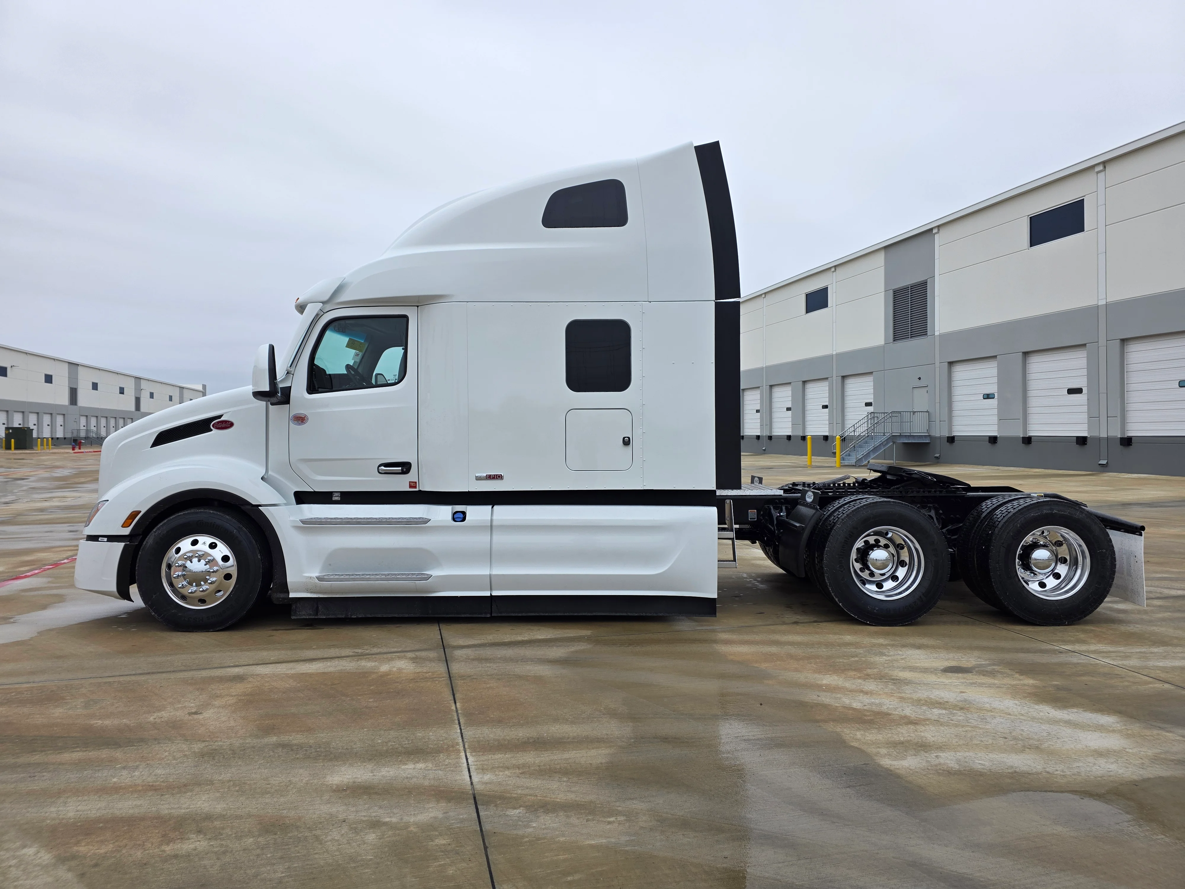 2027 Peterbilt 579 in Joplin, MO — photo 2