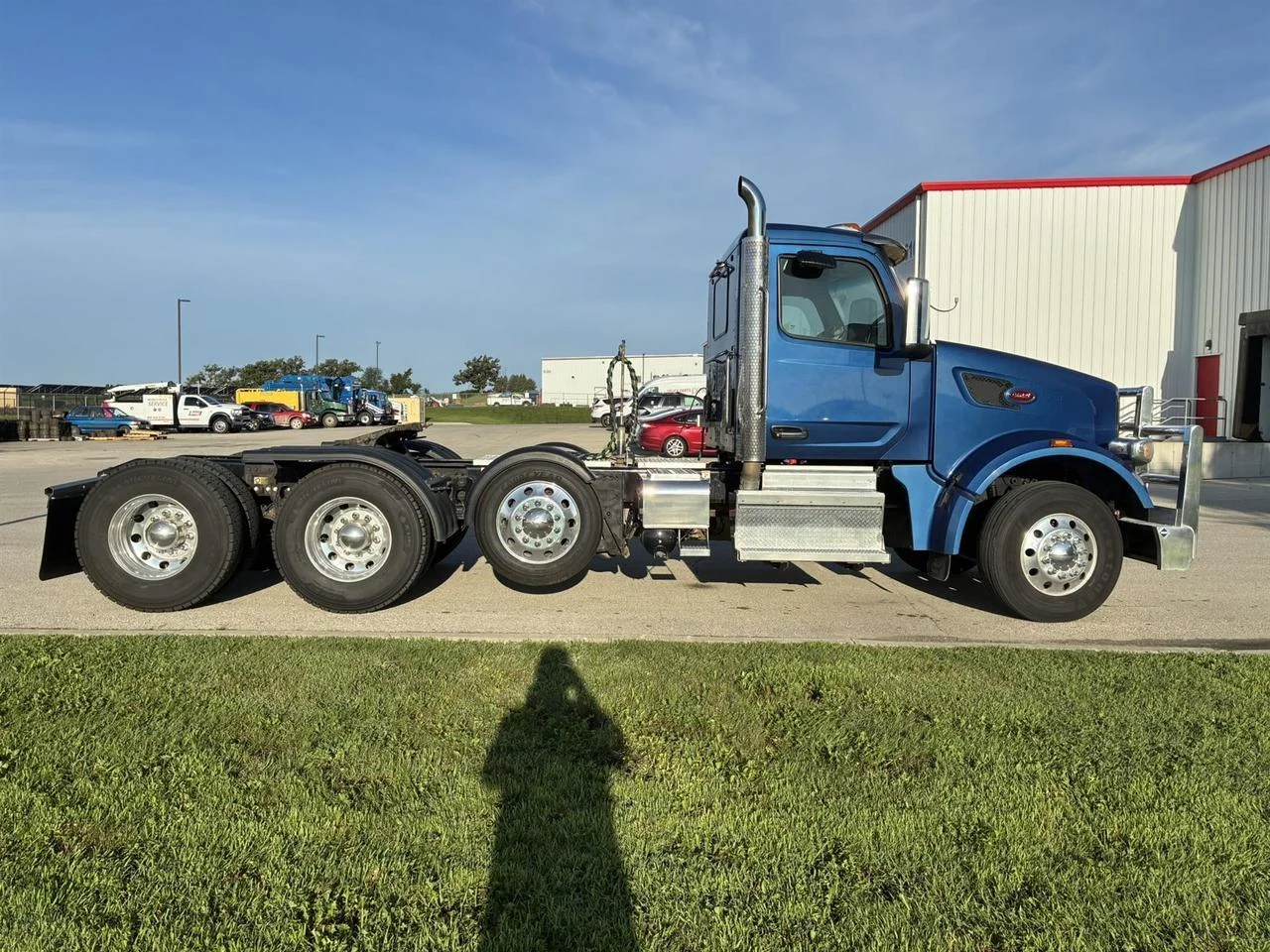 2023 Peterbilt 567 in Rochester, MN — photo 2