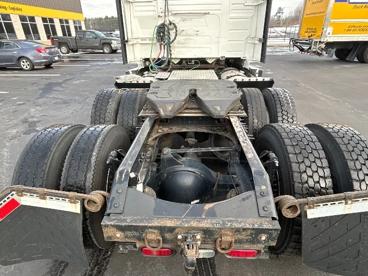 2019 Volvo VNL 760 - image 6