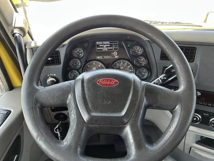 2021 Peterbilt 579 - image 31