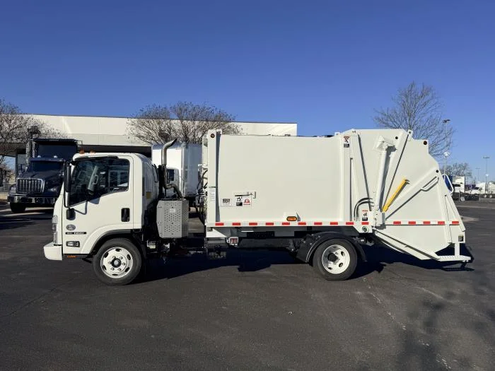 2024 Isuzu NRR in Memphis, TN — photo 3