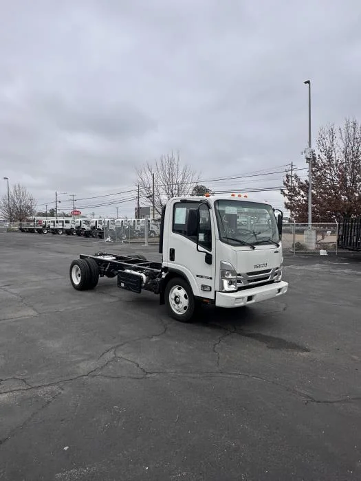 2024 Isuzu NRR - image 28