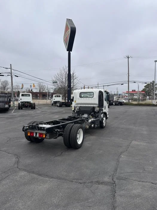 2024 Isuzu NRR in Memphis, TN — photo 21