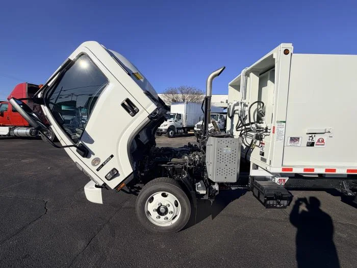 2024 Isuzu NRR - image 10