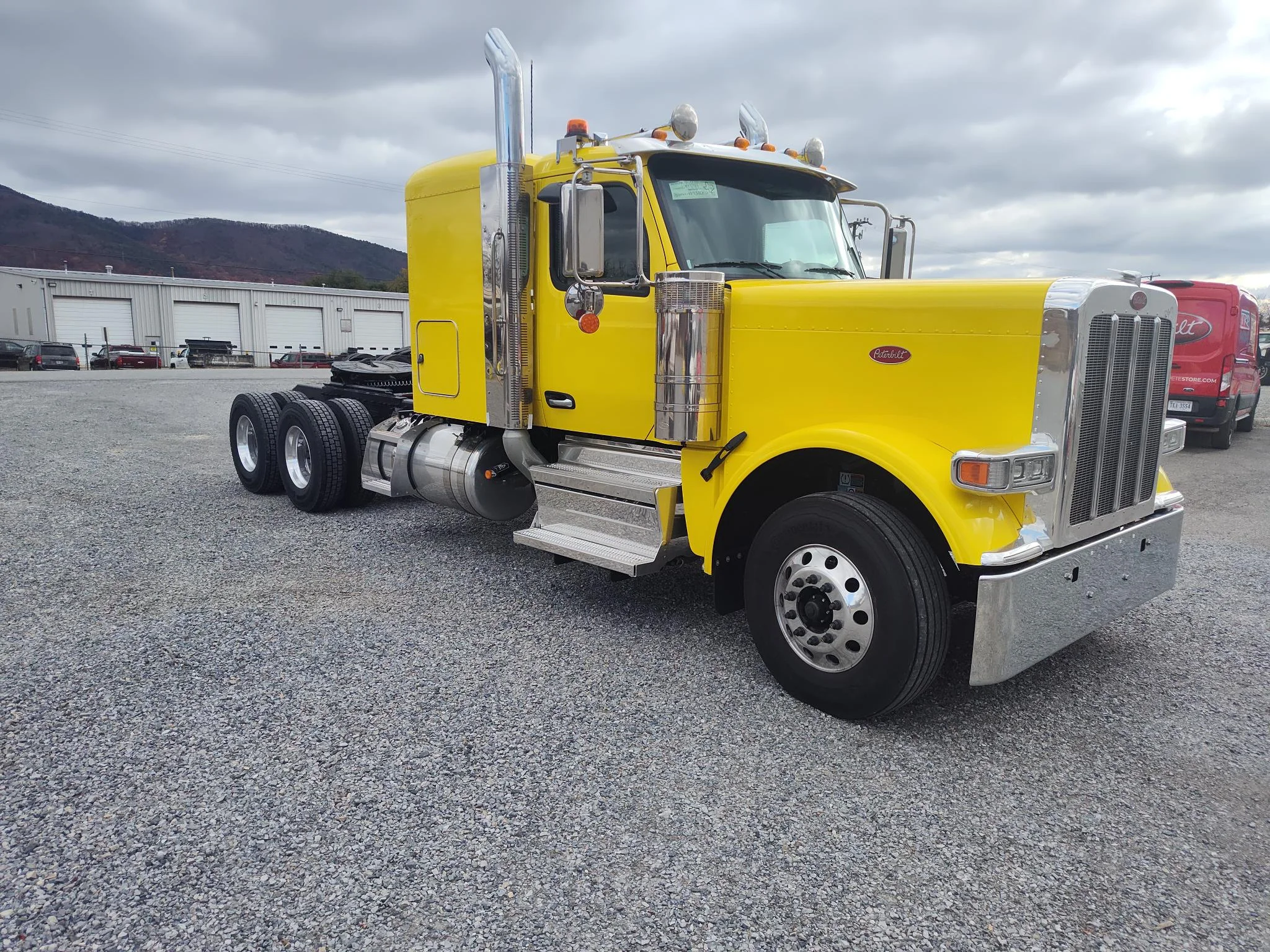 2026 Peterbilt 589 in Raphine, VA — photo 4