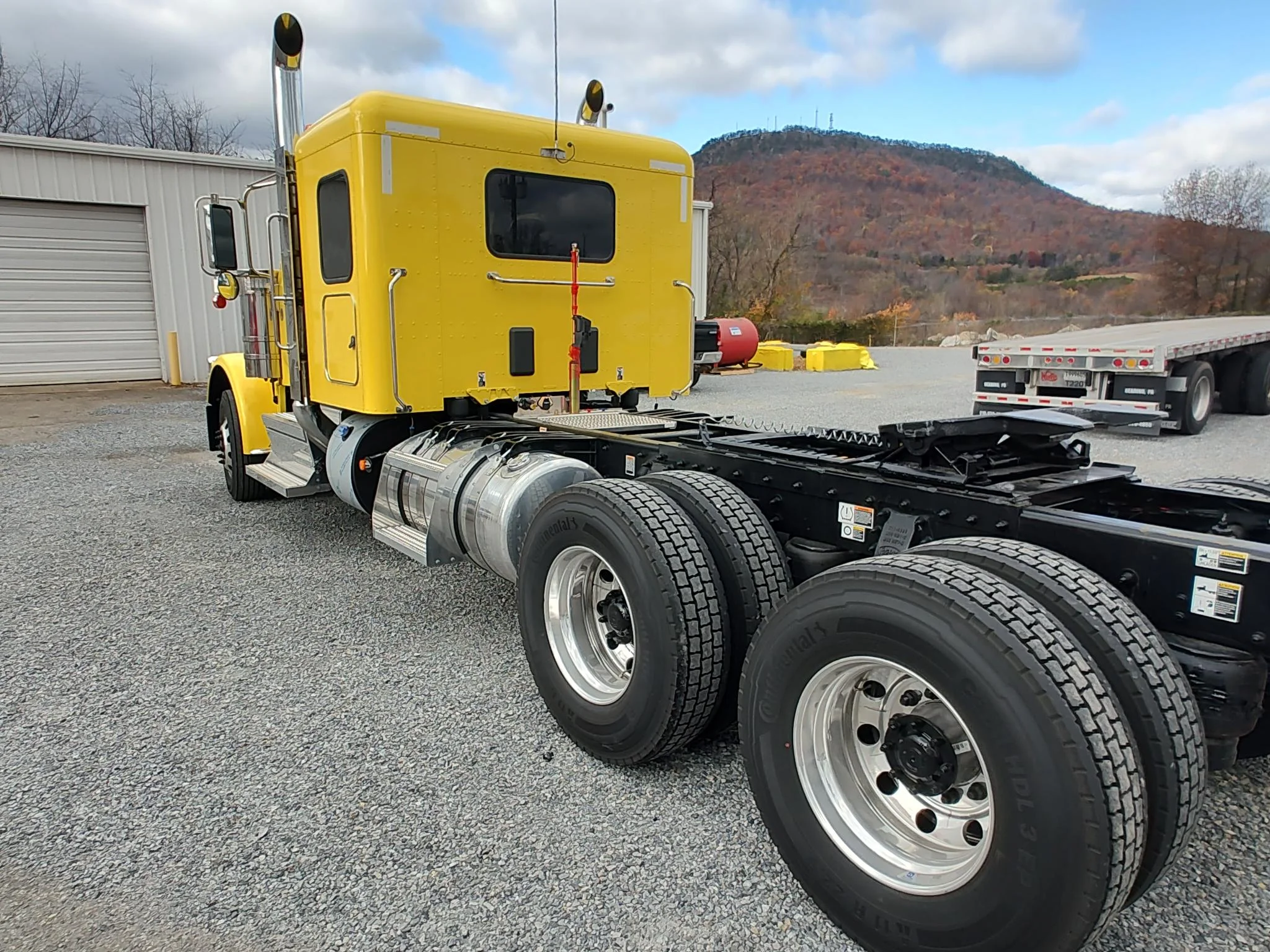 2026 Peterbilt 589 in Raphine, VA — photo 8