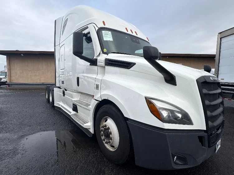 2022 Freightliner Cascadia in West Sacramento, CA