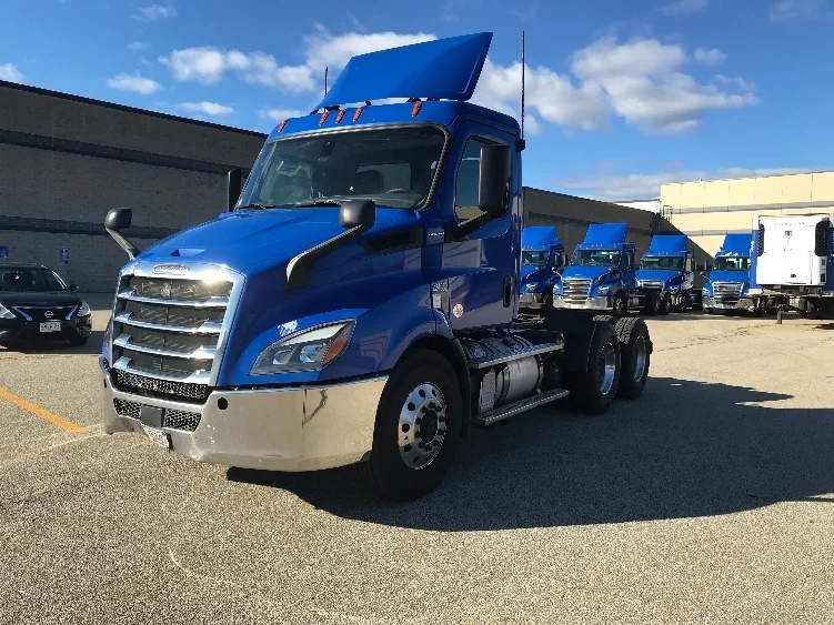 2019 Freightliner Cascadia - image 3