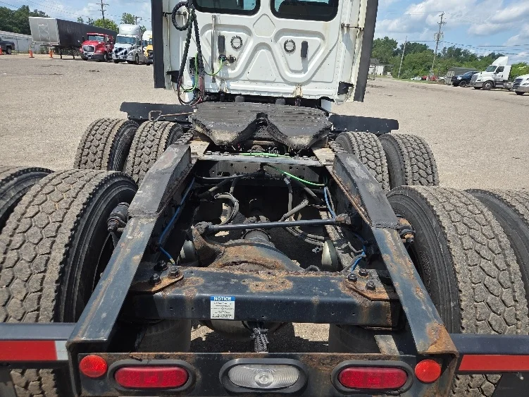 2020 Freightliner Cascadia in Jackson, MI — photo 6