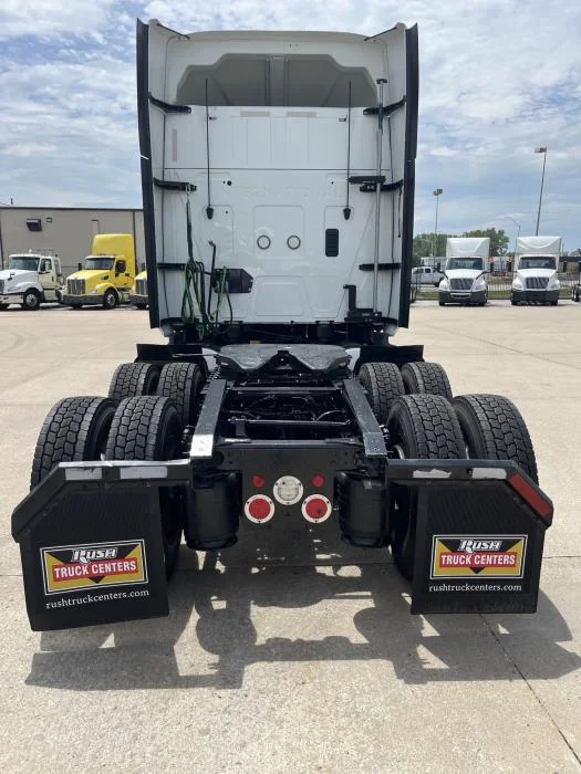 2023 International LT — photo 6