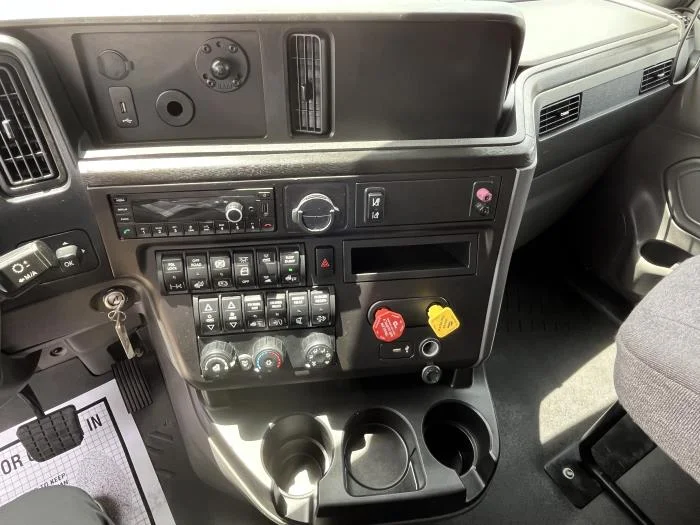 2023 International LT — photo 16