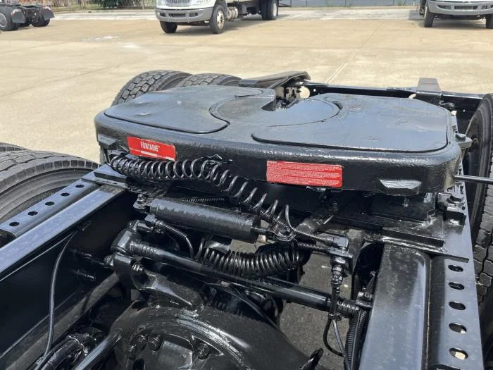 2023 International LT — photo 5
