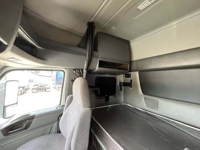 2023 International LT — photo 18
